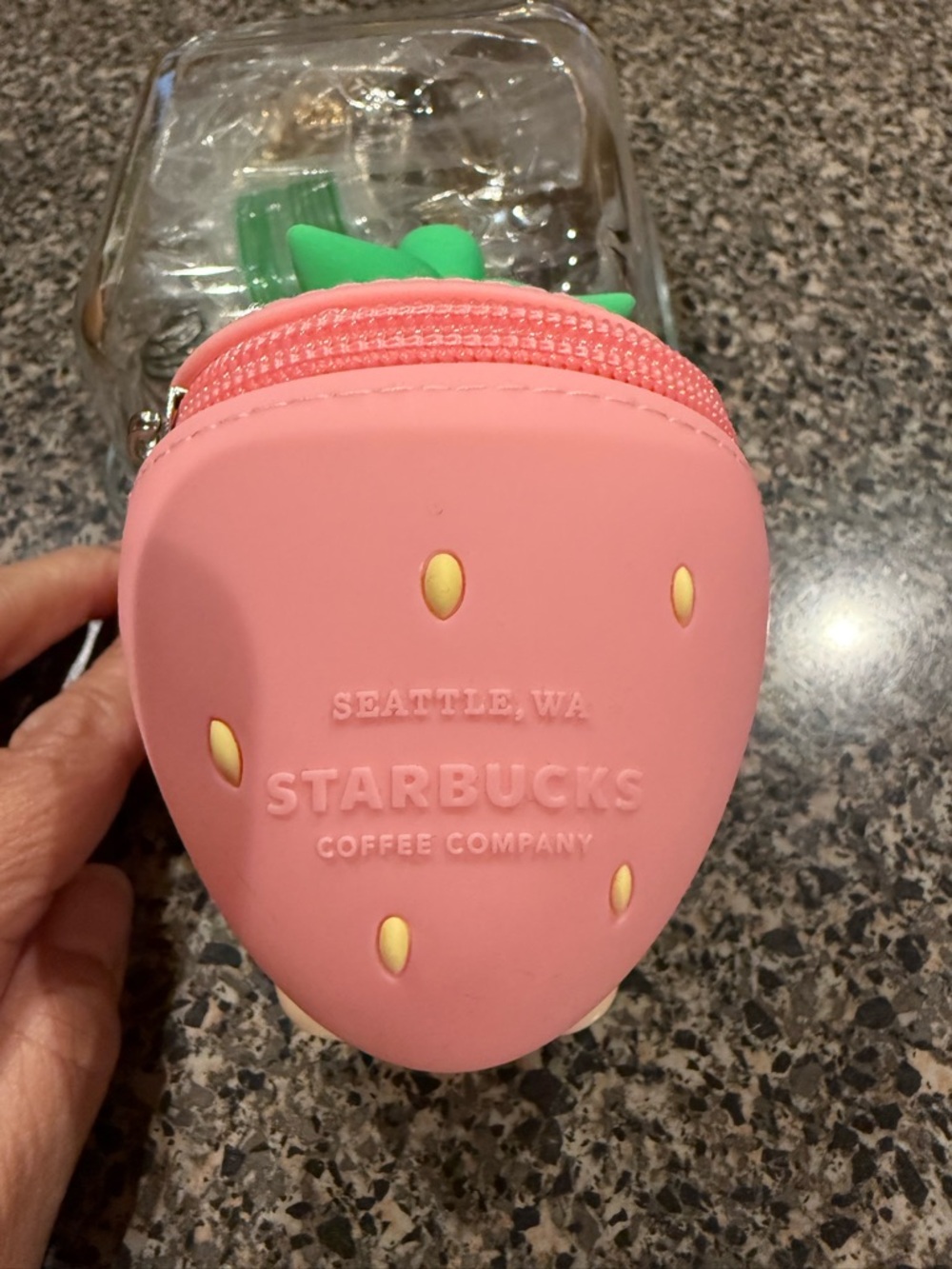 China Starbucks Summer Silicon Cute Bear
/Strawberry Keychain Coin/Earphone Bag - Picture 6 of 12